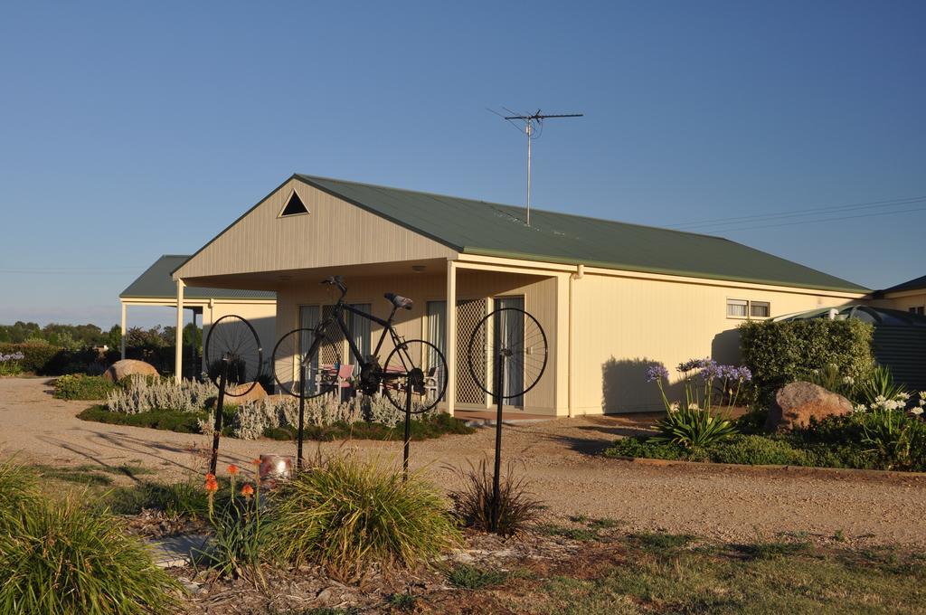 Milawa Muscat Retreat B&B ภายนอก รูปภาพ