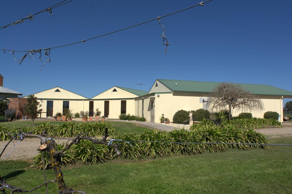 Milawa Muscat Retreat B&B ภายนอก รูปภาพ