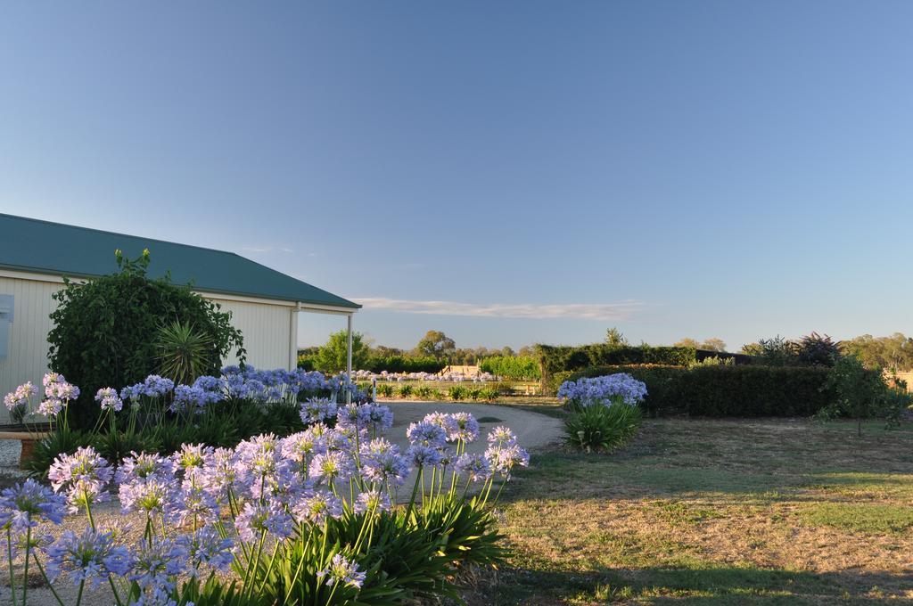 Milawa Muscat Retreat B&B ภายนอก รูปภาพ